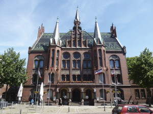 HIERGEBLIEBEN: IN NEUMÜNSTER HIERGEBLIEBEN: IN NEUMÜNSTER