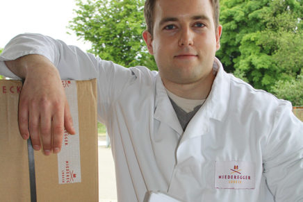 Bartosz wird Fachlagerist bei Niederegger