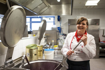 Lisa-Maria Moro – Ausbildung zur Fachkraft für Systemgastronomie bei Möbel Höffner Barsbüttel