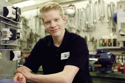 Alexander Peil – Elektroniker für Betriebstechnik bei DMK