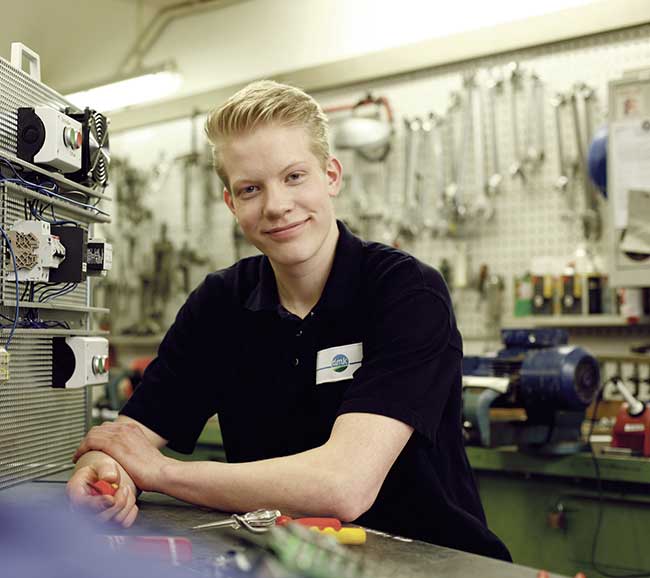Alexander Peil – Elektroniker für Betriebstechnik bei DMK Alexander Peil – Elektroniker für Betriebstechnik bei DMK