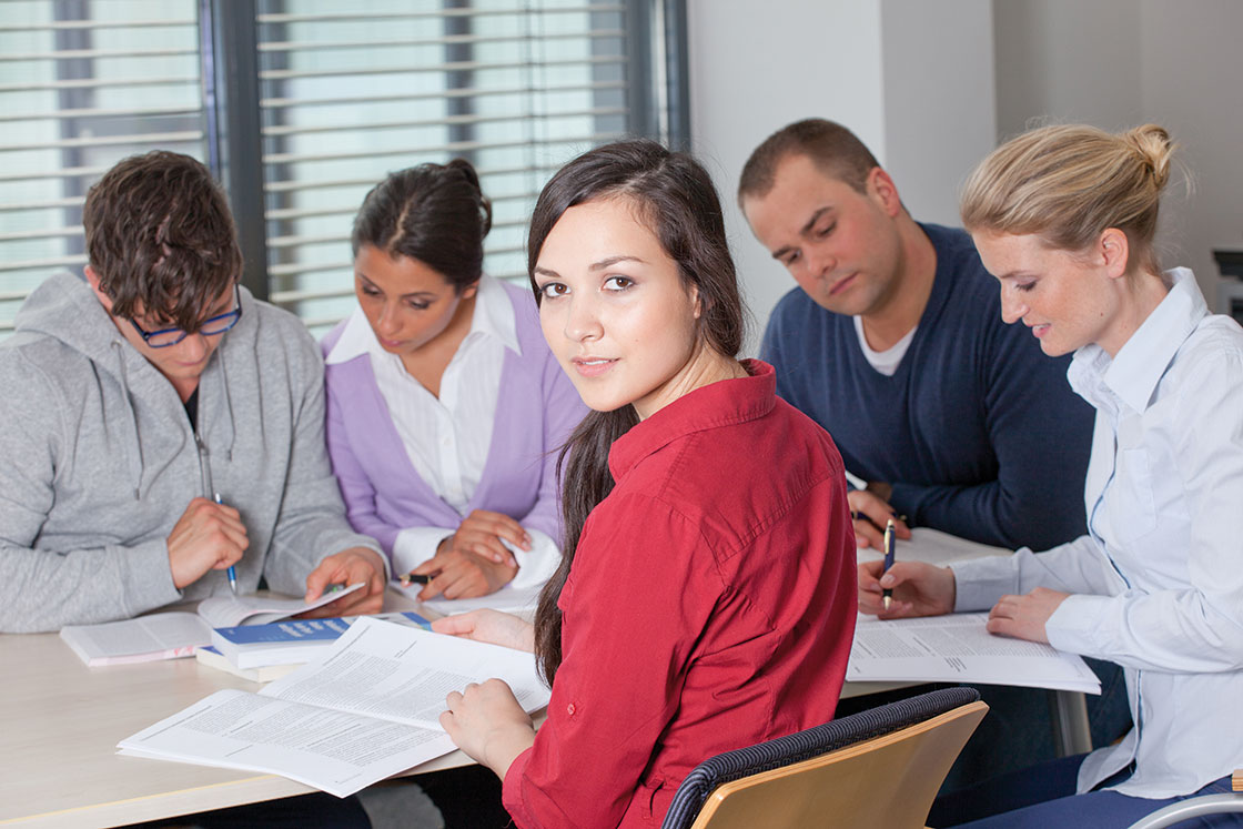 Dual studieren an der Hamburger Fern-Hochschule