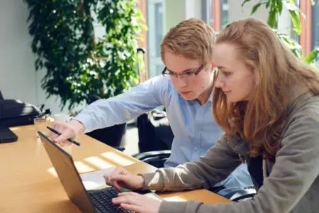Studenten bei der PPI AG in HH