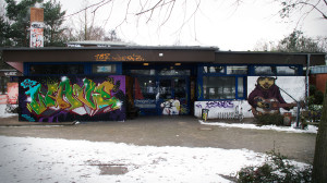 Die Außenfassade des Jugend- und Kulturzentrums in Hamburg Stellingen.