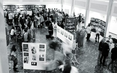 Junge Leute auf einem Schülerkongress des UKSK