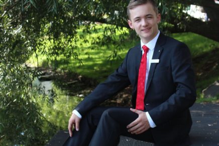 Jonathan: wird Bankkaufmann bei der Förde Sparkasse Jonathan: wird Bankkaufmann bei der Förde Sparkasse
