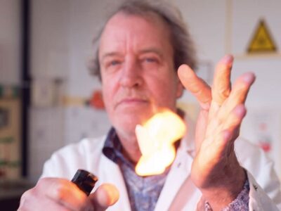 Ein Kunstück mit Feuer im Labor
