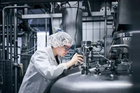 Milchtechnologin bei DuPont Danisco