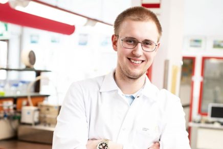 Angehende Chemielaboranten bei der Covestro AG