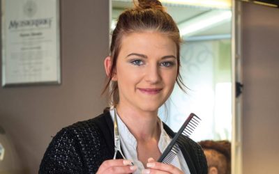 Michelle Grimm wird Friseur Friseurin im Salon Kamm und Schere