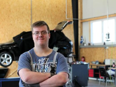 Kfz-Mechatroniker im Autohaus Kornkoog