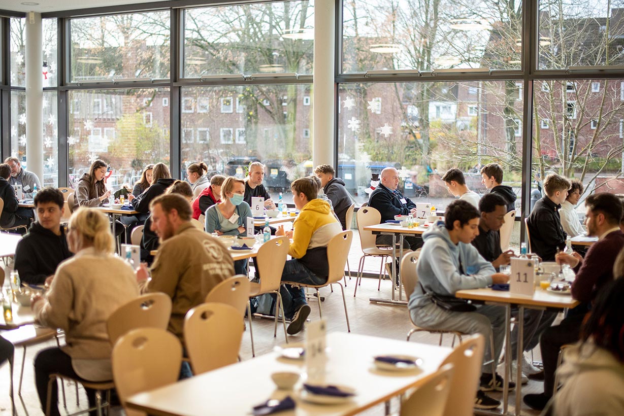 Ein Menü mit Berufsperspektiven! Meet & Eat in der Lilli-Martius-Schule Kiel
