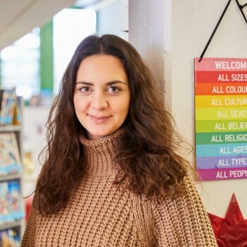 Lehrerin Sevda Temur setzt ein Zeichen gegen Rassismus in der Schule