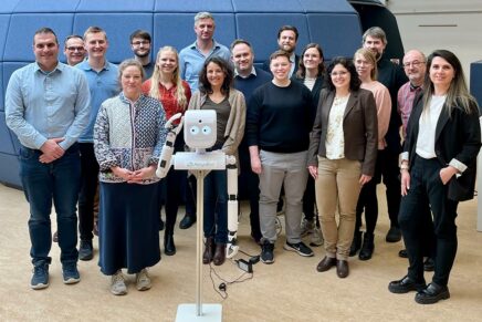 Forscherinnen und Forscher aus Kiel und Dänemark entwickeln Assistenzroboter für Krankenhäuser