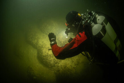 Wissenschaftler unter Wasser
