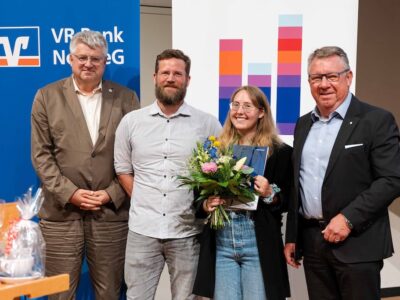 Im feierlichen Rahmen der diesjährigen Graduierungsfeier der Hochschule Flensburg wurde am vergangenen Freitag, dem 11. Juli 2025, der VR Bank-Hochschulpreis verliehen.