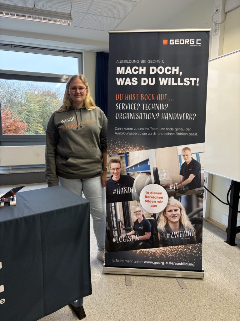 Die 23-jährige Lina ist im dritten Lehrjahr ihrer Ausbildung im Groß- und Außenhandelsmanagement bei GEORG C.