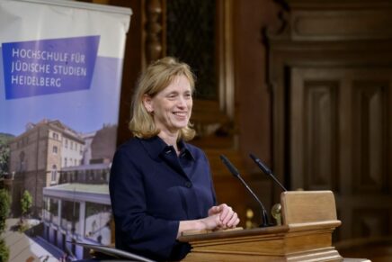 Ministerin Karin Prien fordert Antisemitismusprävention durch Bildung