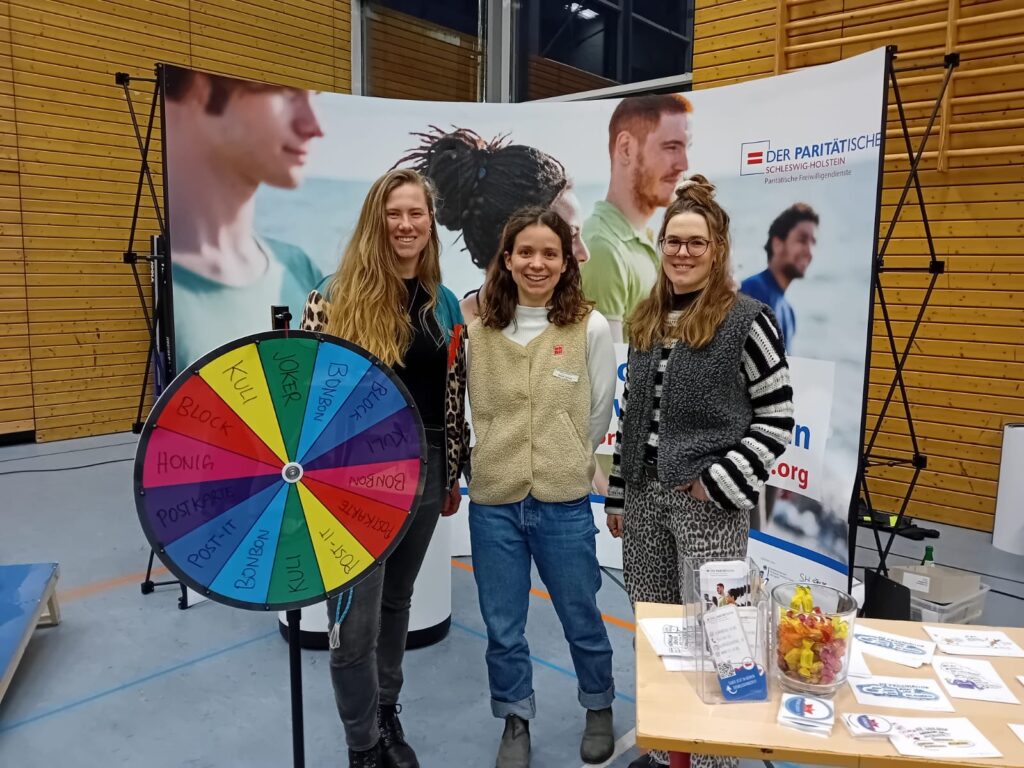 Der PARITÄTISCHE Schleswig-Holstein informiert über Freiwilligendienste und zeigt deren Relevanz.