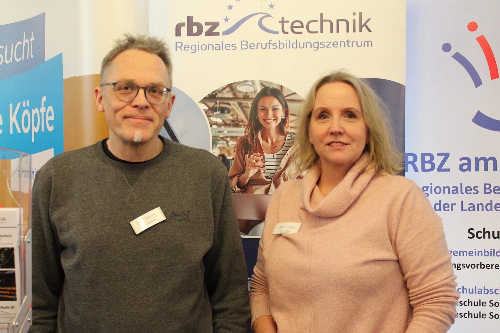 Frank Siebmann, Lehrer in Deutsch und Gemeinschaftskunde, und Bildungsbegleiterin Christina Lenz waren vom RBZ Technik in Kiel vor Ort 