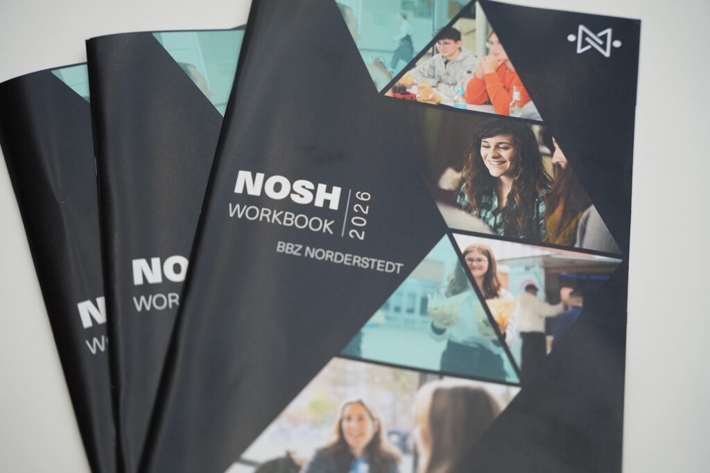 An jedem Tisch lagen für die Jugendlichen die NOSH Workbooks bereit, in denen viel Platz für Notizen und zusätzliche Informationen zu den Unternehmen zu finden sind.