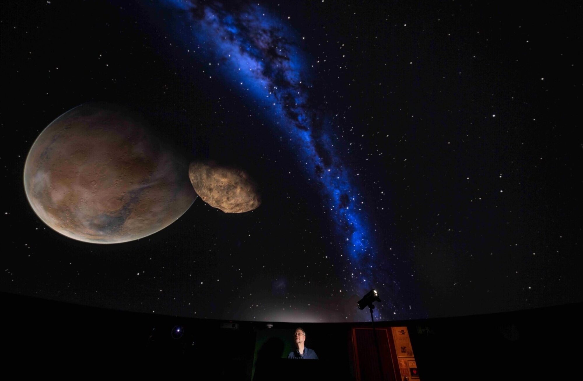 Planetarium der Hochschule Flensburg lädt zu Benefizvortrag für die Ukraine ein