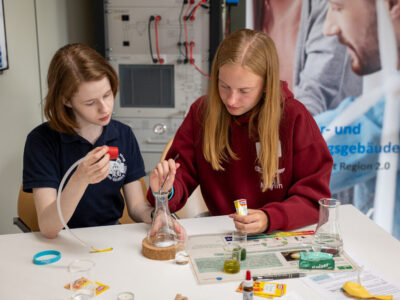 Experimentieren, tüfteln, Zukunft gestalten: ScienceCamp 2026 an der FH Westküste lädt Jugendliche zum Mitmachen ein