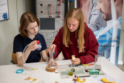 Experimentieren, tüfteln, Zukunft gestalten: ScienceCamp 2026 an der FH Westküste lädt Jugendliche zum Mitmachen ein
