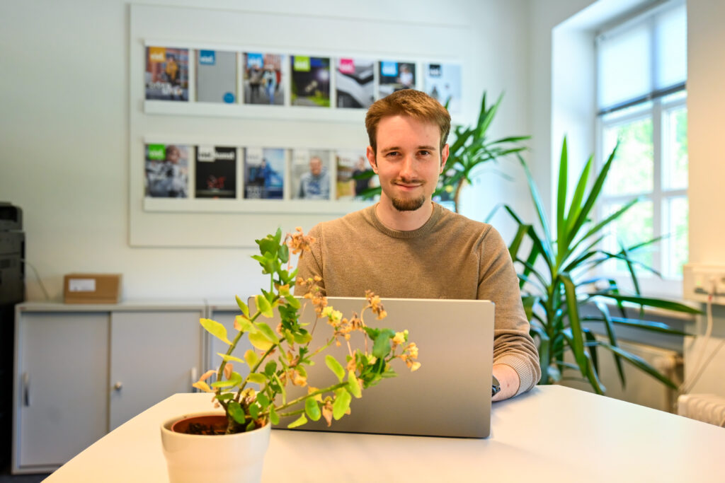 Luke Kahms, wissenschaftlicher Mitarbeiter im Projekt LLM Prof. Foto: Johna Marie Reimers