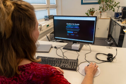 HAW Kiel entwickelt datensouveränes KI-System zur Lernunterstützung von Studierenden