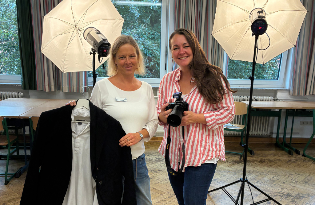 Worauf kommt es an bei der Bewerbungsmappe und dem Bewerbungsfoto? Das beantworteten Lehrerin Freya Böhmer (li.) und Fotografin Ines Matz-Boomgaarden von Our Focus Photography.