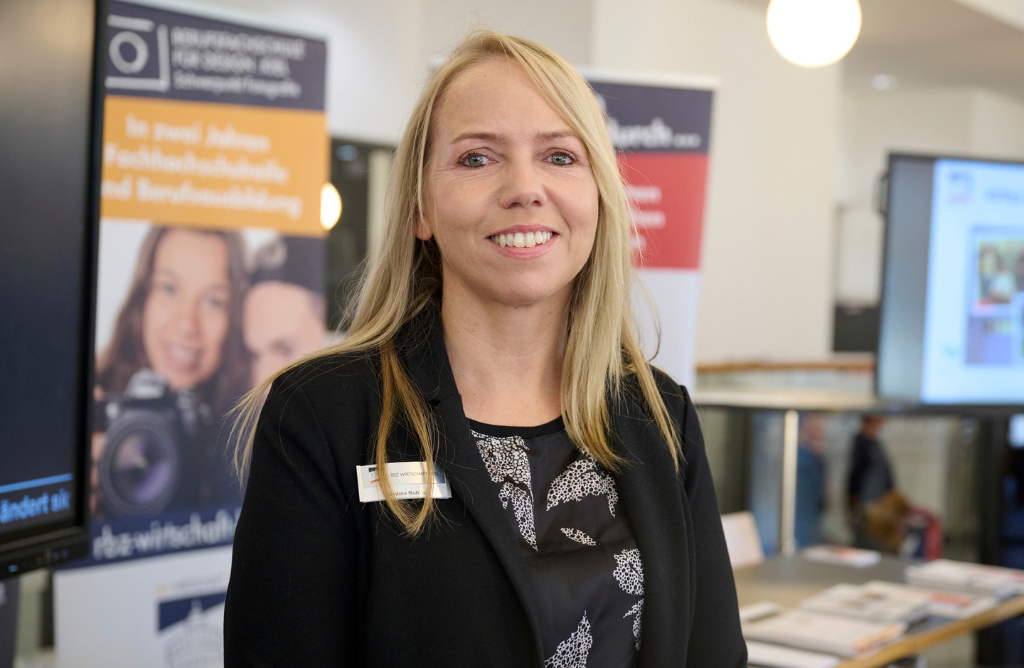 Nadine Rohlfs vom RBZ Wirtschaft hat die Messe zusammen mit weiteren Kolleginnen und Kollegen aus der Lehrerschaft organisiert.